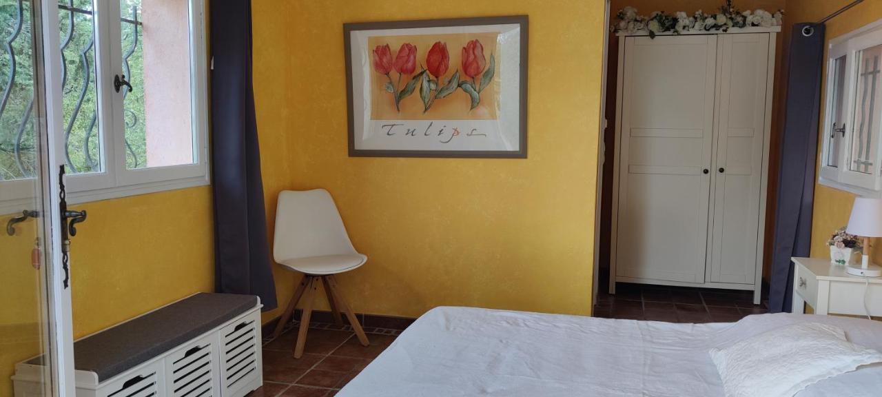 Hotel Sous Les Oliviers Tourrettes Exterior foto